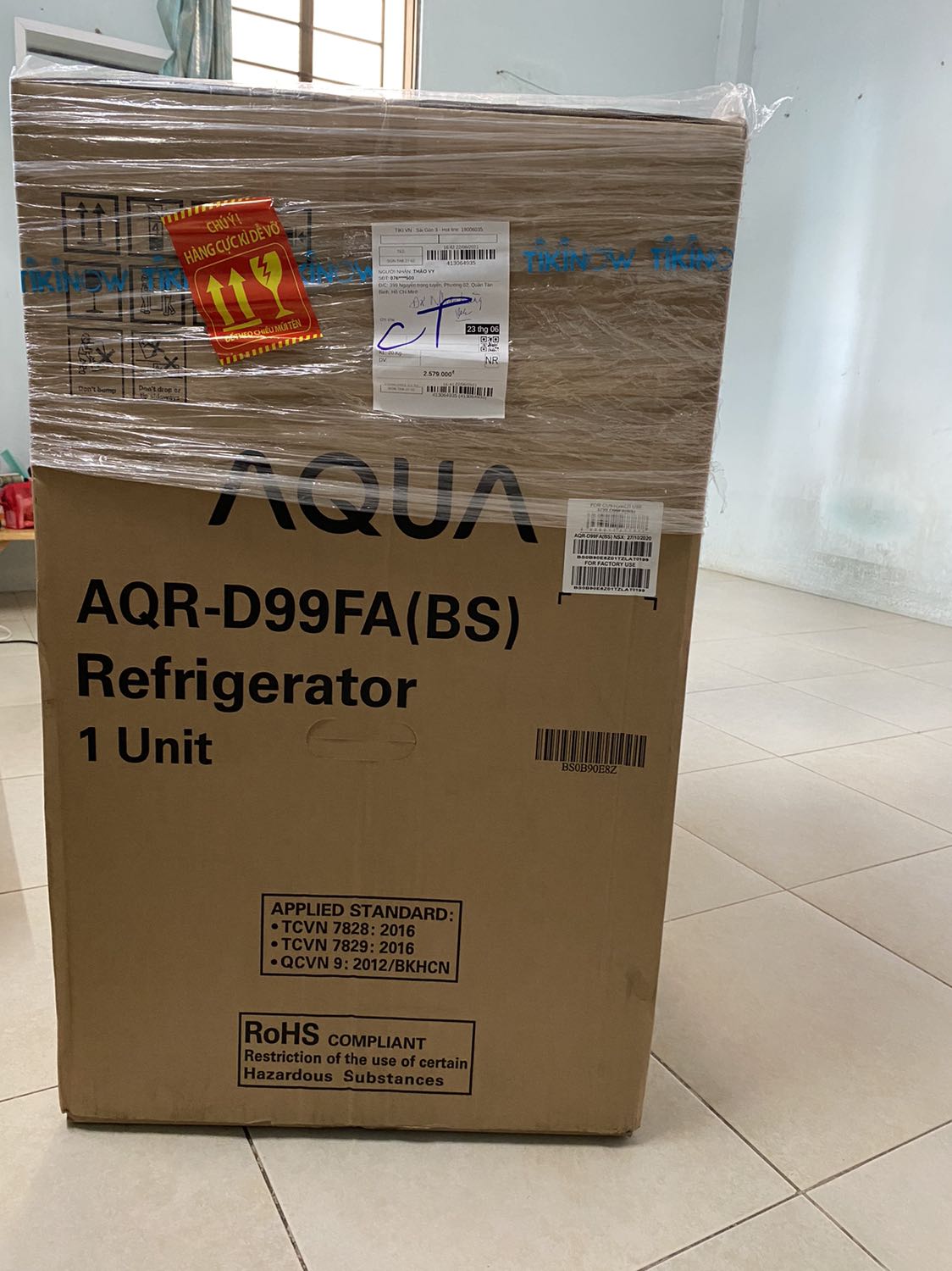 Tủ lạnh đẹp 
Mát 
Ngăn đá không lạnh cho lắm, nên đông đá hỏi kém, nhưng đóng tuyết, chỉ làm mát đc thui 
Đủ để thức ăn cho 1 người