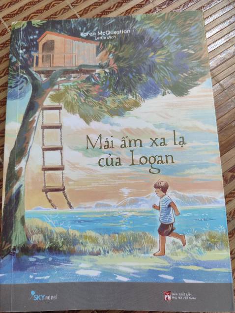 Sách nhận về tay siêu đẹp luôn ấy. Thể loại tâm lý tội phạm, tâm lý giật gân siêu cuốn khiến mk ko thể dừng lại dc. Siêu ưng. Cú quay xe ở kết hơi gắt nha, ko thể đoán trước được, nói chung rất nên mua và trải nghiệm nha mn. Đọc xong hay quá cho đứa e mượn luôn nên ko còn ảnh hiuhiu