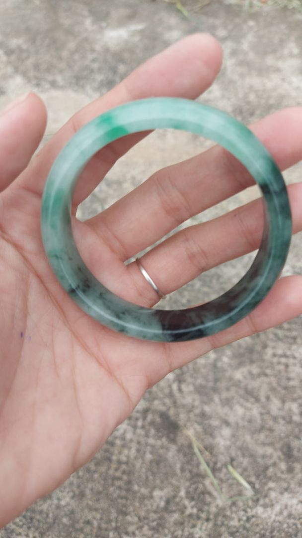 Giao hàng nhanh. đóng gói cẩn thận. nhiều màu xanh hơn mẫu. cũng đẹp lắm.