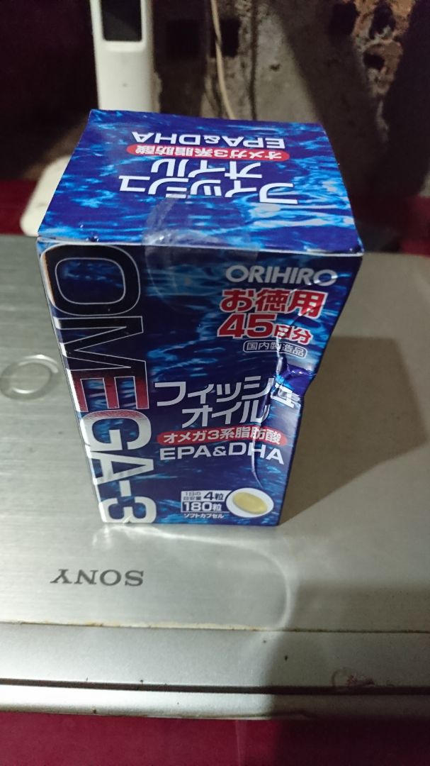 1. Lúc đặt hàng thì giá 336k, nhận hàng vào đánh giá giá còn 290k. 
2. Hộp không thấy dán tem chống hàng giả, chỉ cod keo mỏng đan lên sơ sài. 
3. Trong hộp ko thấy có giấy HDSD. 
4. Khi mở hộp ra không hề có miếng giấy bạc hay miếng keo dán trên miệng hộp mà chỉ là nắp đậy lại thôi.