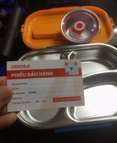 Shop phục vụ rất tận tỉnh, phản hồi tin nhắn nhanh, đóng gói hàng cực kì tốt, cẩn thận, mình thấy chất lượng hộp cơm cũng khá tốt. Cho shop 5*