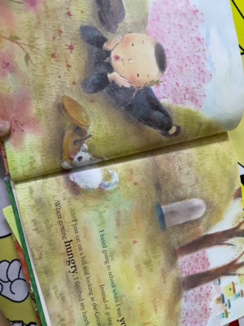 Hình ảnh dễ thương, câu chuyện thú vị và ý nghĩa, cuôi sách có phần tiếng Việt nữa