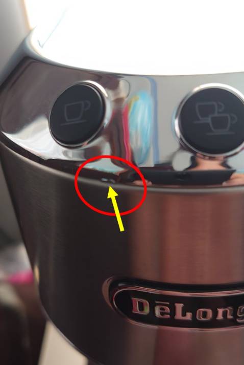 Máy bị rỉ nước bên dưới đáy, nắp trên có dấu hiệu bị cạy, thật thất vọng với Tiki Trading lần này, hộp đựng máy thì như lưu kho và vận chuyển từ 10 năm rồi, cũ và sờn hết cả!