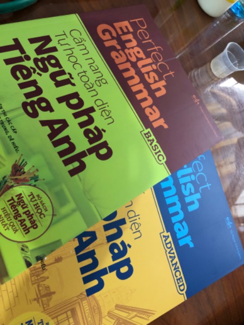 Xem qua các phần 2 cuốn, cảm giác tương tự 2 cuốn destination b1,b2. Giá cả cũng gần ngang nhau. Thôi mua rồi thì đọc vậy. 😂