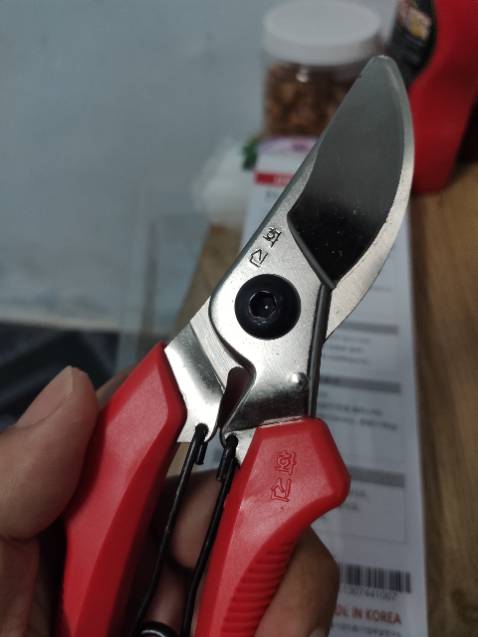 Rất đáng mua nhé mọi người, màu thì như mình chụp màu chuẩn 95% , độ hoàn thiện chi tiết khá tốt , độ bền thì cần sử dụng 1 thời gian mới đánh giá được, mình nghĩ nó khá ok. Giao hàng nhanh khủng khiếp chưa tới 2h đã nhận được hàng. 5 sao cho sản phẩm tốt chất lượng