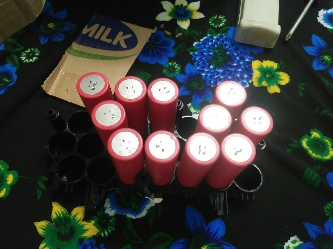 giao lộn đơn hàng rồi sop ơi ,làm sao đổi lại cho chi đây , nó giao chị pin chà bá à chị mua 40 vien nó giao có 10 viên ,cục nào cục nấy chà bá không xài được