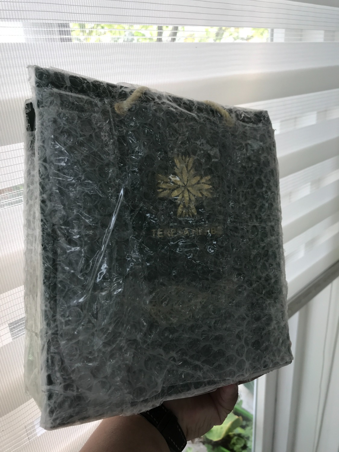 Do dịch nên cũng chuẩn bị tâm lý đặt hàng sẽ chờ lâu, nhưng Shop làm bất ngờ quá. Giao hàng siêu nhanh luôn Mặt hàng này mình từng sử dụng qua rồi, rất OK, HÀNG DÙNG CỰC KỲ CHẤT LƯỢNG , bao bọc cực kỳ chắc chắn và kỹ lưỡng