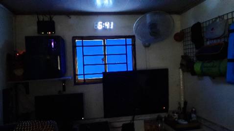 Hàng khá ok, cứng cáp, chữ số to sáng rõ, đủ các chế độ setup như miêu tả.
Nhân tiện shop cho mình hỏi là nên cắm điện cho đồng hồ chạy suốt, hay rút điện ra khi không sử dụng ? Rút điện ra như vậy có hao pin bộ nhớ không ?