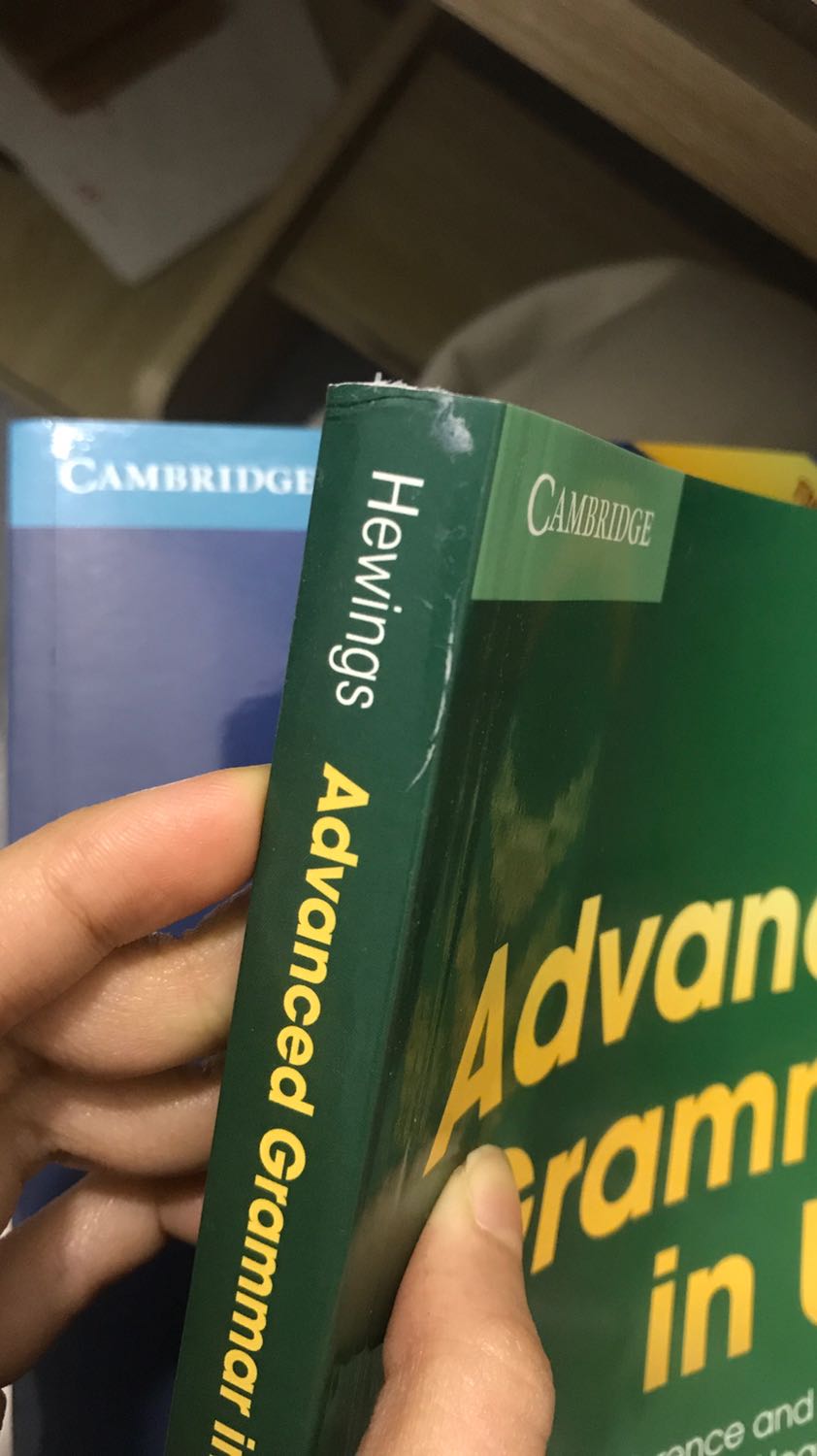 Sách oke ạ. Mặc dù thấy vận chuyển về bị móp góc 1 xíu nhưng k sao. Mùi sách mới làm mình quên hết lỗi =)))) Nội dung thì mng review nhiều rồi ạ. Dùng sách học ngữ pháp ôn thi ổn áp lắm nha. Sách viết bằng tiếng anh nhưng cũng dễ hiểu thôi ạ. Sách oke ạ. Mặc dù thấy vận chuyển về bị móp góc 1 xíu nhưng k sao. Mùi sách mới làm mình quên hết lỗi =)))) Nội dung thì mng review nhiều rồi ạ. Dùng sách học ngữ pháp ôn thi ổn áp lắm nha. Sách viết bằng tiếng anh nhưng cũng dễ hiểu thôi ạ.