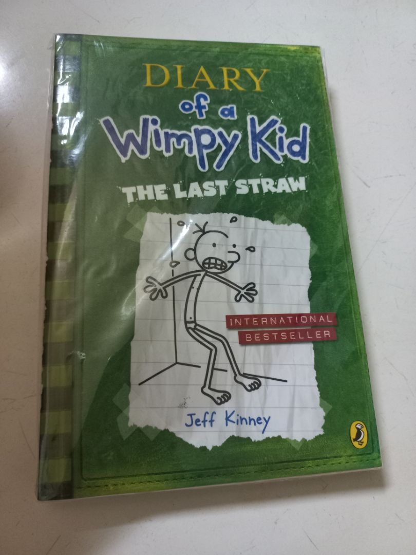 Sách vẫn còn màng co nên trông rất mới, nội dung thì quá hay rồi nên mình không nói nữa. Chỉ có điều mình không thoải mái lắm khi thấy giá dán sau bìa là 124k, mà mình mua là 133k ಥ‿ಥ chỉ không ngờ mua online thì đắt hơn mua tại nhà sách thui.