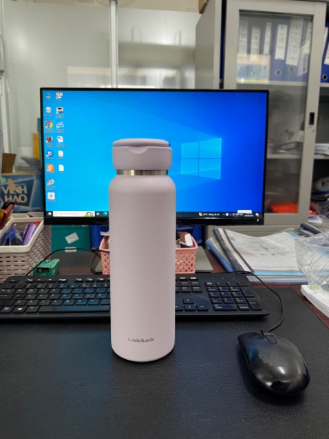 Bình rất đẹp có quai treo rất tiện lợi