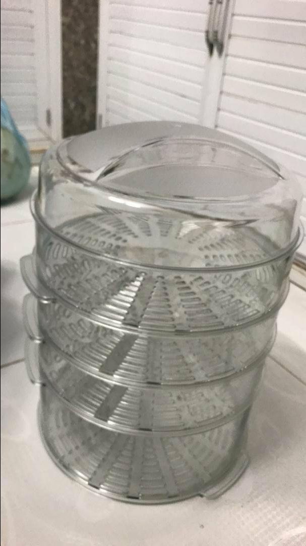 Sp này nhìn cũng ổn áp,gọn nhẹ,nhựa cứng,tiện lợi k chiếm diện tích của cái bàn,gói hàng kỹ nên k bị nứt hay vỡ miếng nào.