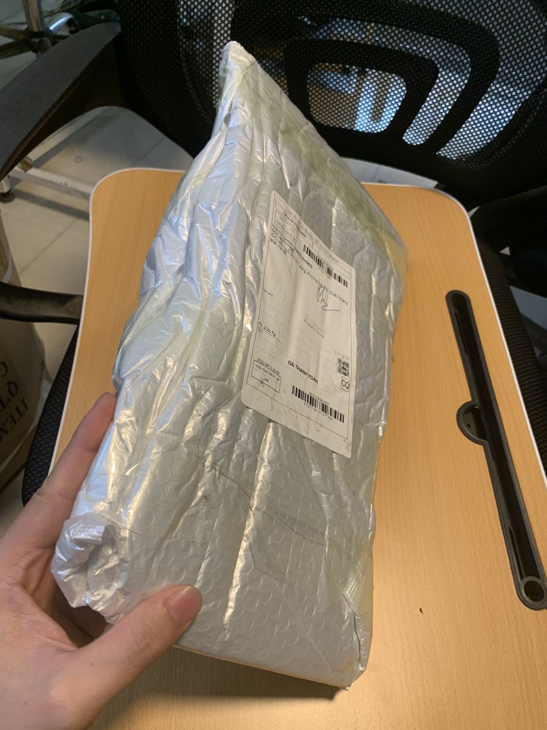 Cái này có 4 nấc, mà cái lưng tôi xin phép mức 2 thôi, lên mức 3 là đỡ ko nổi :) nằm lúc đầu mức 1 cũng thấy ko quen, sau lên mức 2 là dãn hết lưng, bà xã lưng dẻo hơn nên nằm đc mức 3