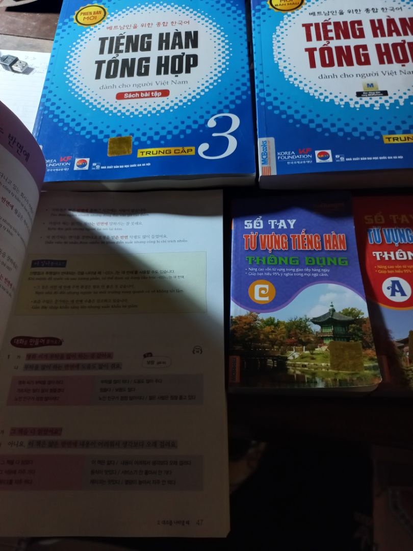 Sách in 4 màu rõ đẹp, đóng hàng cẩn thận. shop hỗ trợ siêu nhiệt tình, giá rẻ nhất Tiki này, sách tặng kèm đầy đủ. Rất đáng mua nhaaa.  Mua đi mọi người ơii