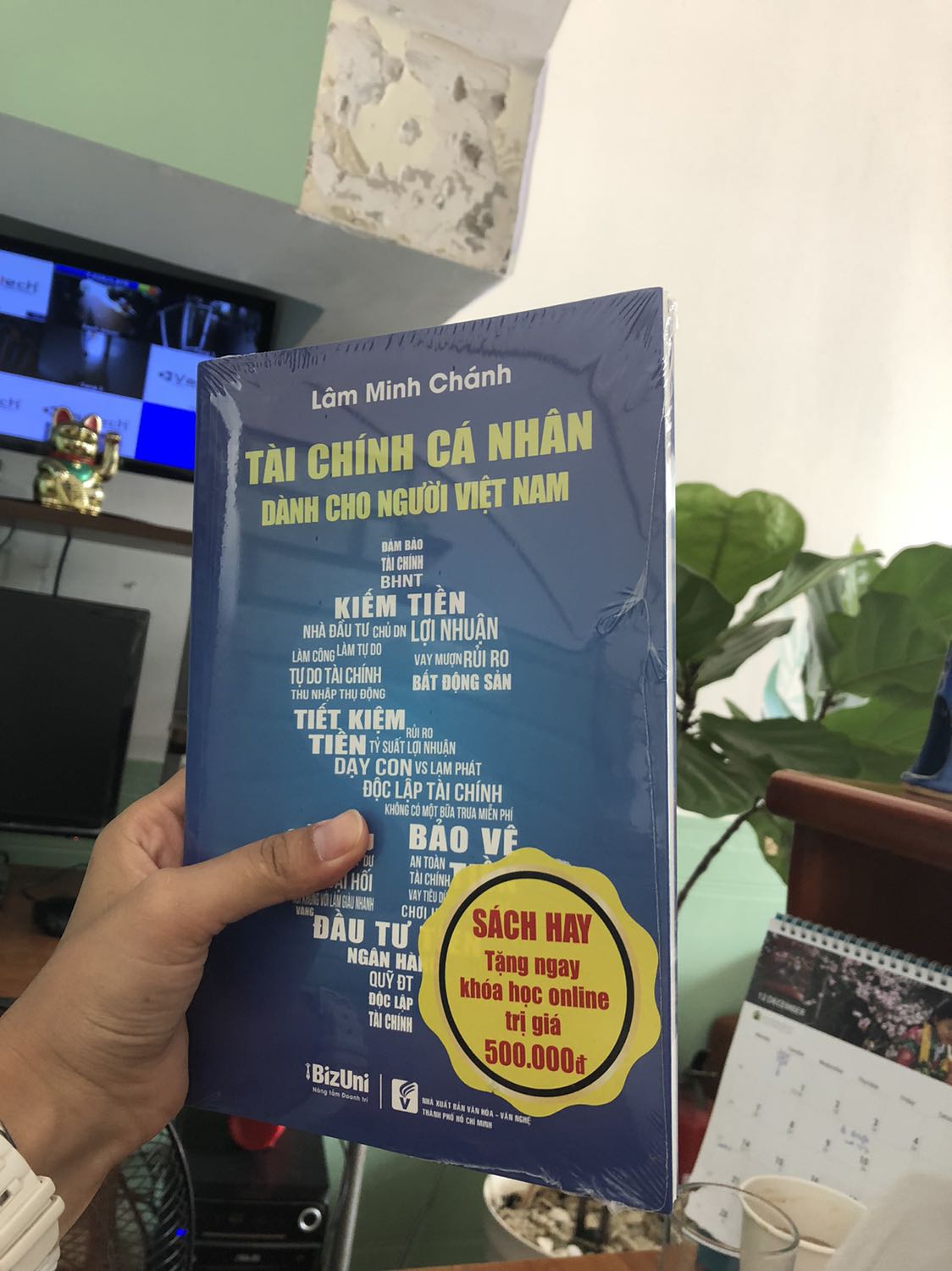 Sách được bọc rất kỹ. Rất cám ơn Tiki về dịch vụ CSKH, đt mình bị hỏng ko liên lạc được nên nghĩ hàng giao quá chậm - sau khi liên hệ qua email Tiki mình được hỗ trợ nhanh chóng ngay. 
Tiki chưa bao giờ làm mình thất vọng