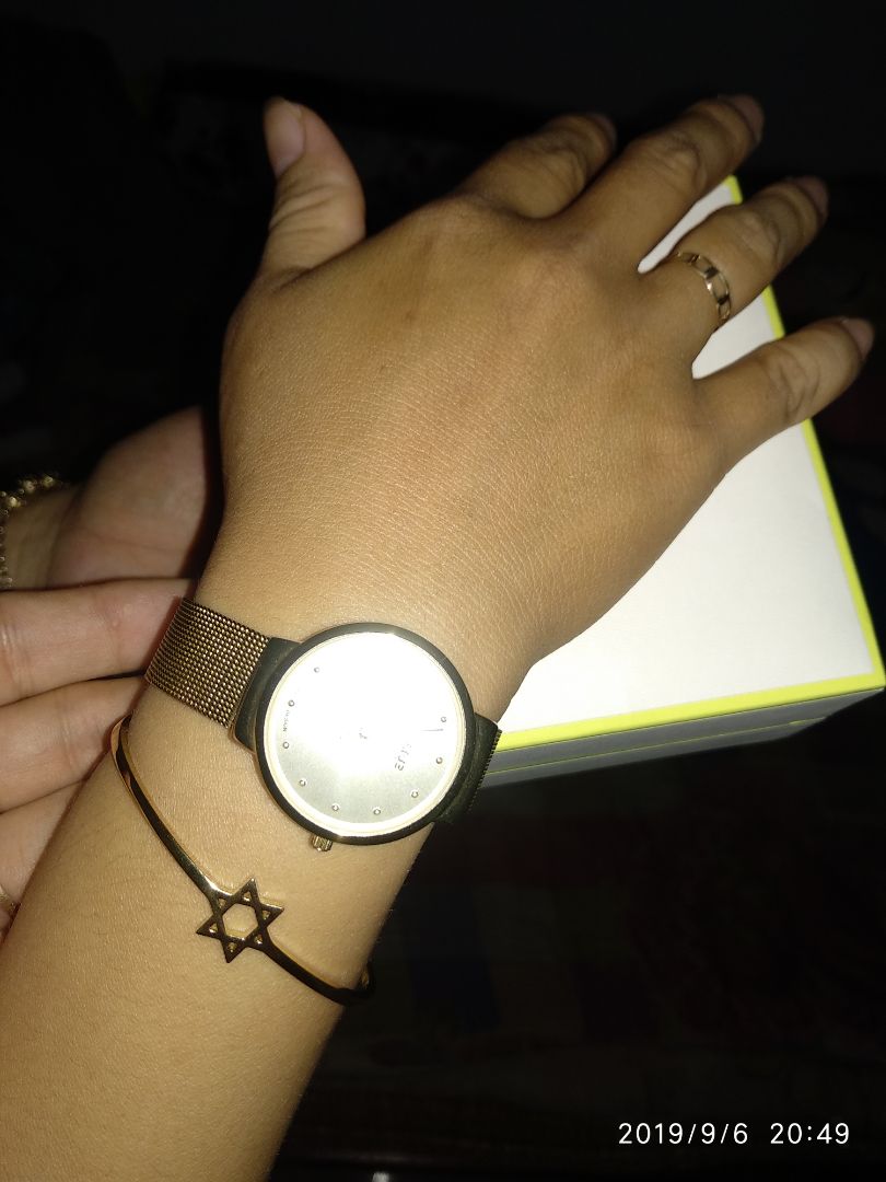 Quá xuất sắc, sản phẩm đẹp, tiện lợi, dây đeo có thể nới lỏng hoặc siết lại mà khỏi cần cắt dây. Giá rất hợp lý, cảm ơn tiki !