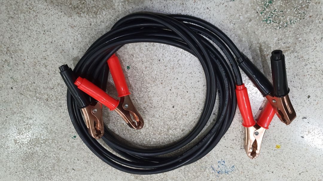 Sản phẩm gửi đến mô tả (mình chụp thông số ghi trên dây cho các bạn).
dây dẹp và ghim ốc (không rõ sản phẩm xe trước mình có hàn không, ví mà hàn được thì nên hàn).
Sản phẩm chắc phải dùng mới biết. Chú ý dài có 2m thôi nhé, vào góc khó, xe xa chắc đây sẽ là điểm bất lợi để cứu nhau khi không đánh lại sát nhau được :).

Mạnh dạn cho 4* với hình thức ban đầu, trừ 1 sao vì giá cao quá so với sản phẩm cùng loại nhập TQ. Đong đo tiền vật liệu vẫn còn lệch nhiều nên chủ shop giảm giá đi để sản phẩm đến tay người dùng nhiều hơn mới đánh giá đúng được.
Thanks