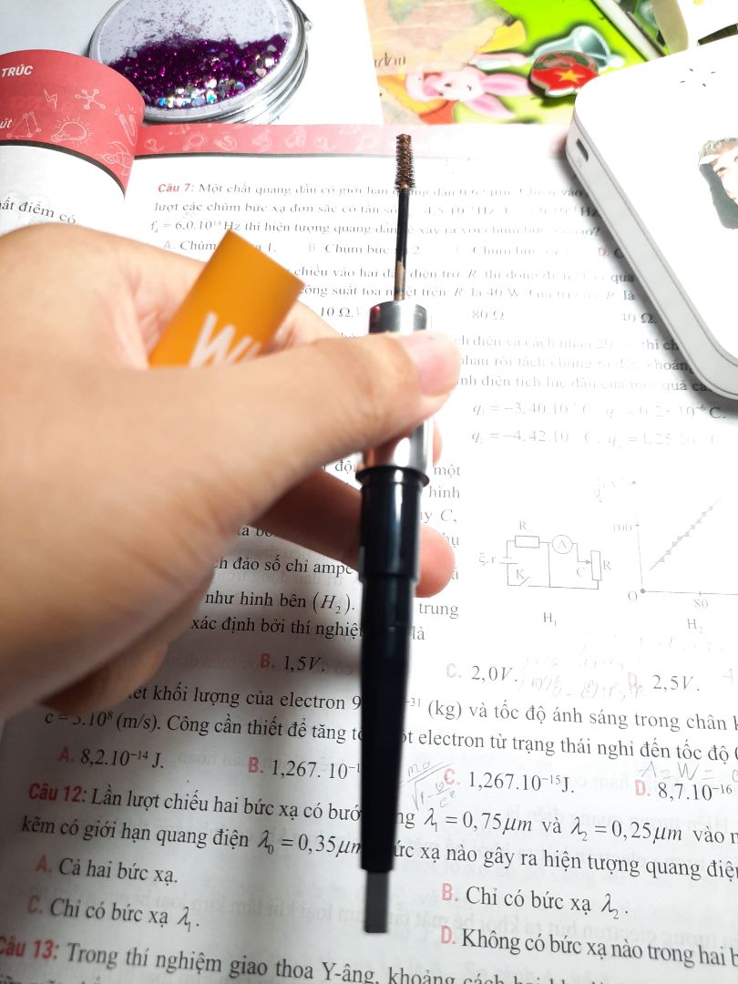 cực kì hài lòng từ chất lượng sp đến đóng gói...cơ mà sao lại bán cho e 2 đầu 2 màu khác nhau như thế này ạ...sao e dùng được ạ