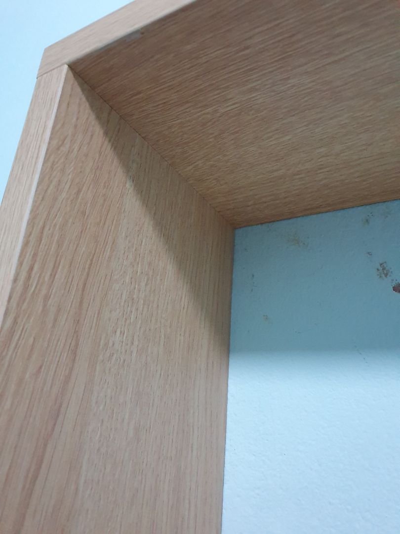 sản phẩm đẹp, chắc chắn nhưng khâu lắp ráp khá cực công, người nghiệp dư như mình phải rất trầy trật khó khăn để khoan đục tường, nên nếu đc thì mất thêm phí nhờ thợ lắp cho nhanh gọn.