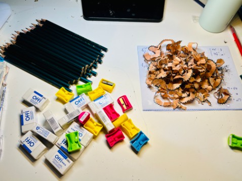 Đậm, rõ nét. Mình mua để tặng học sinh mang đi thi THPTQG. Rất thích luôn