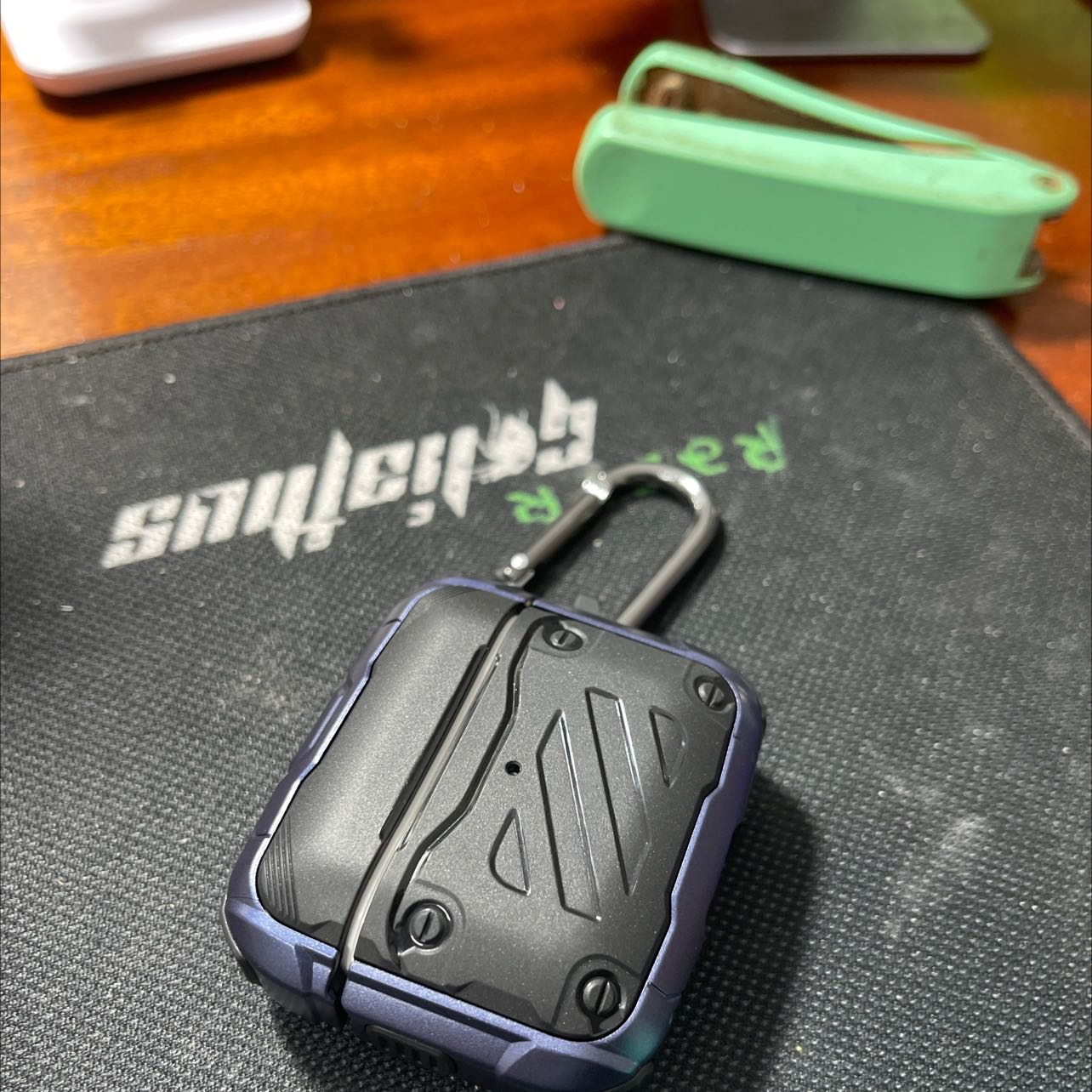 Giao không đúng mẫu đặt có khoá Giao không đúng mẫu đặt có khoá