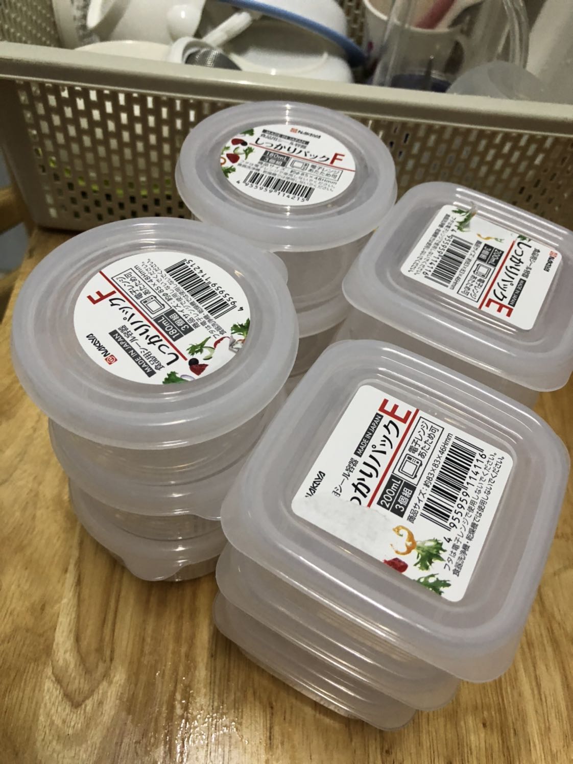 Rất ưng về sp. Hộp nhựa dày và nắp hộp dẽo dễ đậy và rất kín. Mình cảm thấy rất hài lòng. Trữ đồ cho bé ăn dặm là ok luôn. Mh mua hẵn 2 set