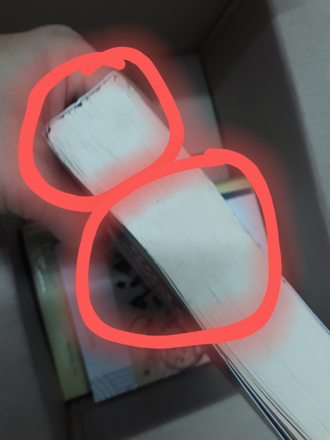 Nội dung thì khỏi phải bàn, vì khá là hay.
Nhận xét về bản sách tôi nhận được: 
-Quyển sách bề ngoài trông khá cũ (dù mới xuất bản tháng 9/2019), bẩn trang bìa...
- Ở hai đầu gáy sách có dấu hiệu bong tróc, bị trầy xước nhiều.
- Trang bìa bị trầy xước 2 lỗ.
TÓm lại, cảm giác cuốn sách tôi nhận được là sách cũ chứ không phải sách mới. 
Còn về giao hàng thì nhanh, ok.