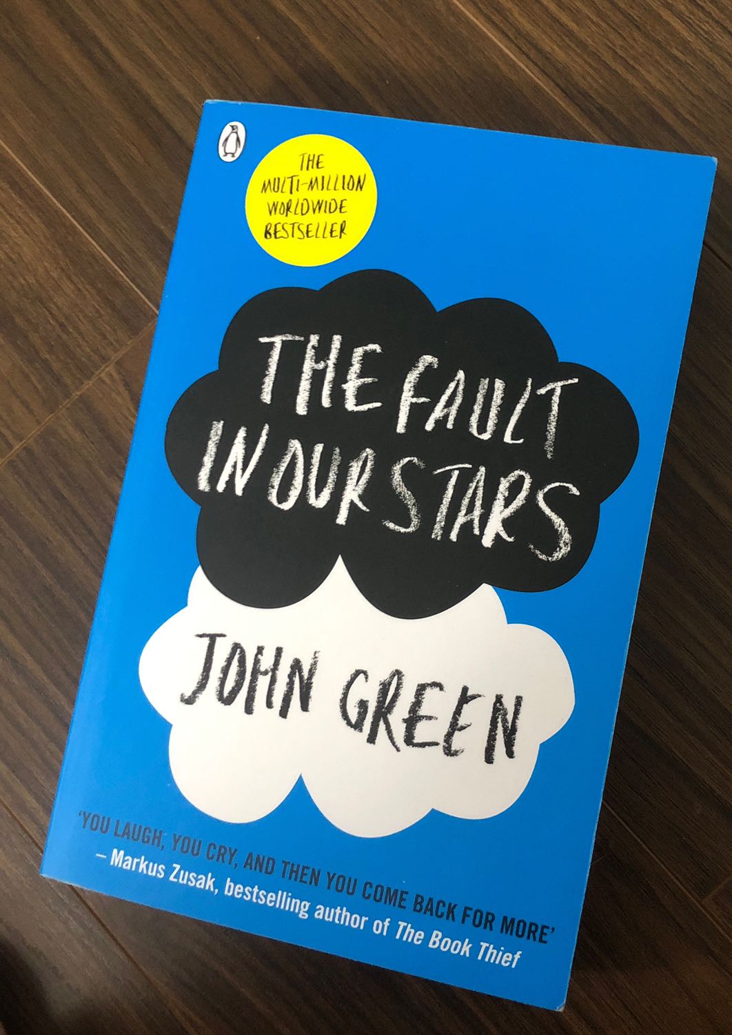 Tiki giao hàng nhanh hẳn 1 tuần lun, sách mới và đẹp nữa, nội dung thì hay khỏi nói luôn ròi, chắc chắn là một trong những tác phẩm hay nhất của John green