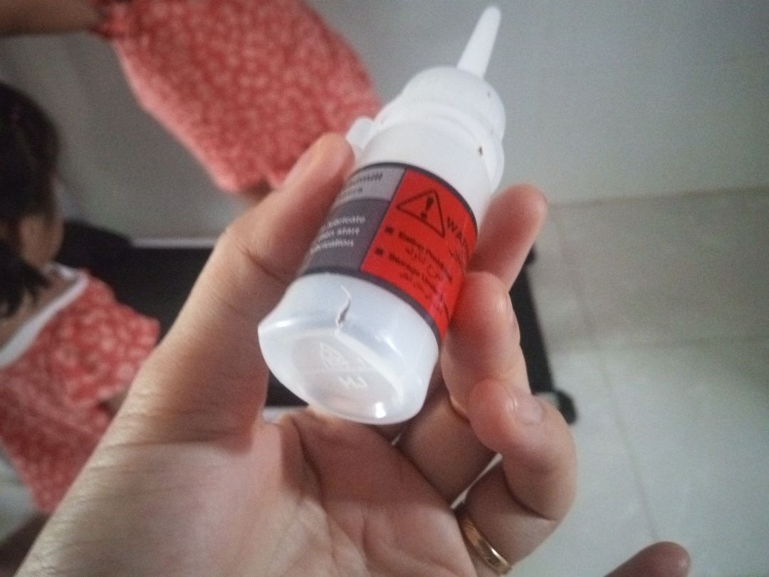 Giao hàng nhanh, máy vận hành tốt,dễ lắp ráp,  đáp ứng được nhu cầu sử dụng của gia đình.
Máy dừng theo tốc độ giảm dần nên phù hợp được cho trẻ em và người lớn tuổi. Chức năng đo nhịp tim không chính xác.
Hàng đóng gói đầy đủ, nhưng chai dầu máy bị bể, dính đầy ra máy, mong shop lưu ý khi đóng gói. 
Máy điều khiển trực tiếp bằng nút bấm trên máy, nếu liên kết được app hoặc có remote có lẽ sẽ tăng tuổi thọ cho máy. Giao hàng nhanh, máy vận hành tốt,dễ lắp ráp,  đáp ứng được nhu cầu sử dụng của gia đình.
Máy dừng theo tốc độ giảm dần nên phù hợp được cho trẻ em và người lớn tuổi. Chức năng đo nhịp tim không chính xác.
Hàng đóng gói đầy đủ, nhưng chai dầu máy bị bể, dính đầy ra máy, mong shop lưu ý khi đóng gói. 
Máy điều khiển trực tiếp bằng nút bấm trên máy, nếu liên kết được app hoặc có remote có lẽ sẽ tăng tuổi thọ cho máy.