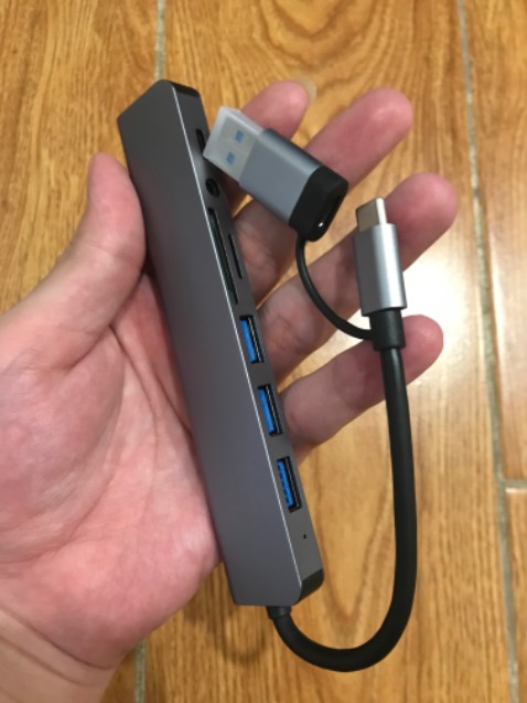 Trùi ui Tiki Now 2h đúng đỉnh. Đúng là mỗi sàn tmđt đều có thế lợi riêng. Mình đã trải nghiệm 2 lần Tiki Now, 1 lần cần gấp sạc và lần này cần gấp hub. Về sản phẩm thì bọc chống sốc kĩ càng, độ bền thì phải xài mới biết nhưng cầm rất chắc tay, bề mặt làm xịn ko thua vỏ macbook lun 😂 và điều tuyệt vời hơn là cắm vào có báo đèn và nó màu xám tệp với cái máy của mình lun huhu 😂😂 ghim ổ cứng và chuột là nhận liền lun ạ. Thật sự trải nghiệm tuyệt vời. Sẽ ưu ái sử dụng dịch vụ của Tiki nhiều hơn. Goodjob shop 🙏🙏🙏 Trùi ui Tiki Now 2h đúng đỉnh. Đúng là mỗi sàn tmđt đều có thế lợi riêng. Mình đã trải nghiệm 2 lần Tiki Now, 1 lần cần gấp sạc và lần này cần gấp hub. Về sản phẩm thì bọc chống sốc kĩ càng, độ bền thì phải xài mới biết nhưng cầm rất chắc tay, bề mặt làm xịn ko thua vỏ macbook lun 😂 và điều tuyệt vời hơn là cắm vào có báo đèn và nó màu xám tệp với cái máy của mình lun huhu 😂😂 ghim ổ cứng và chuột là nhận liền lun ạ. Thật sự trải nghiệm tuyệt vời. Sẽ ưu ái sử dụng dịch vụ của Tiki nhiều hơn. Goodjob shop 🙏🙏🙏