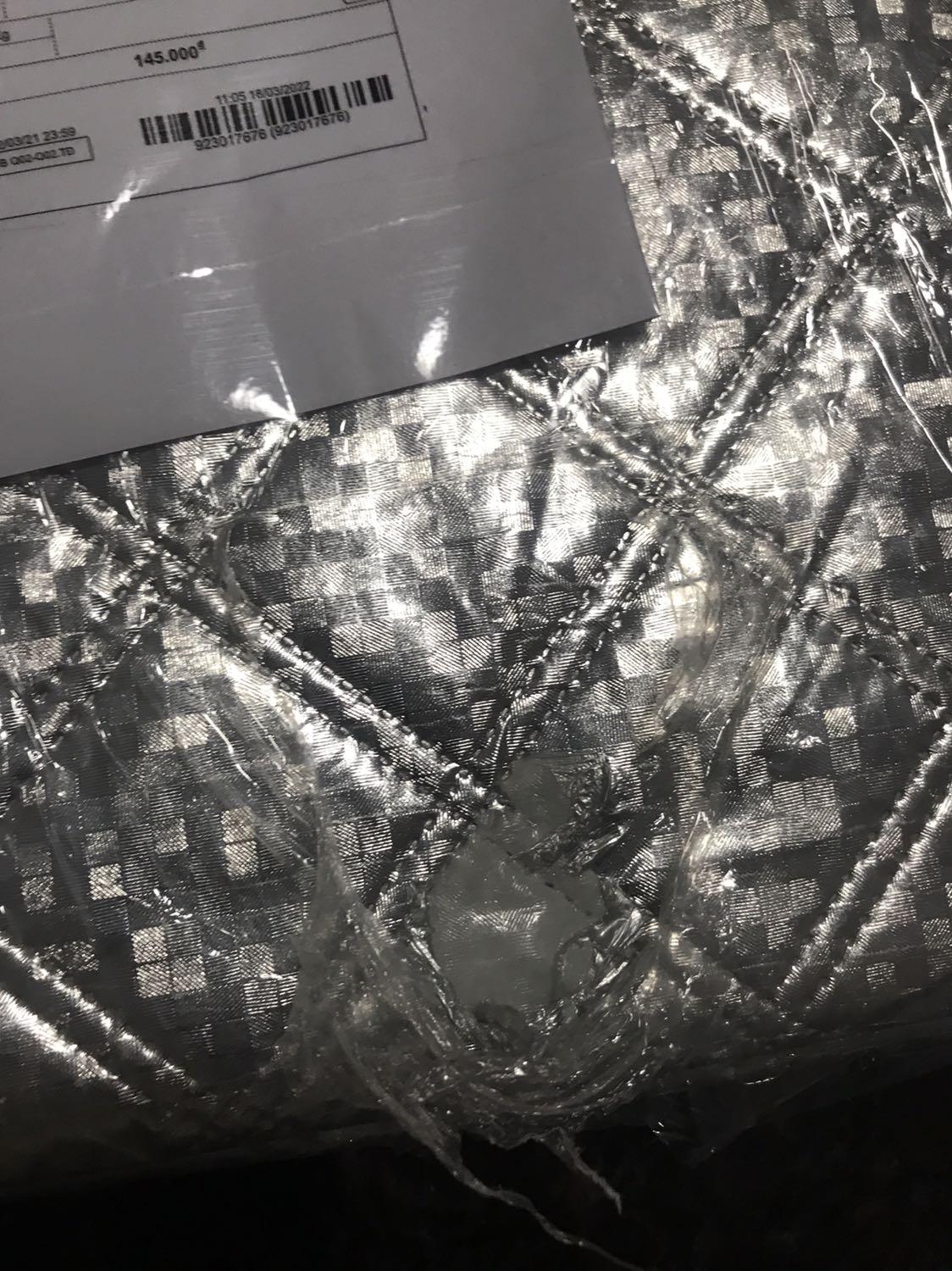 Vận chuyển làm hư hàng vẫn giao. Vô trách nhiệm. Trả hàng thì rắc rồi. Chán tiki quá