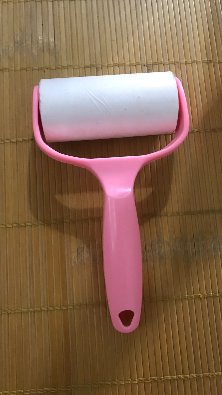 Shop này quá vớ vẩn luôn . Quảng cáo là 1 cây lăn tặng 2 cuộn lăn giao cho khách mỗi cây lăn . Nhắn tin hỏi thì bảo đơn hàng giao đi rồi . Như kiểu hết trách nhiệm . Mong tiki cần có biện pháp xử lý vs những shop này