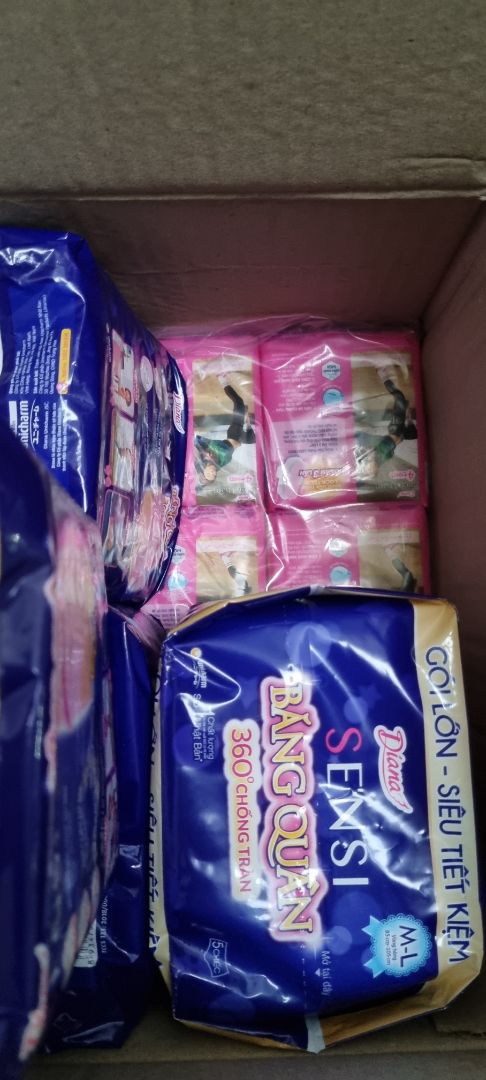 sản phẩm của diana thấm hút tốt, an toàn, nhẹ nhàng. nên sx thêm loại dài 26cm cho người lớn. vì dịch nên giao hàng khá lâu. loại băng quần giúp yên tâm khi ngủ. đóng gói cẩn thận.