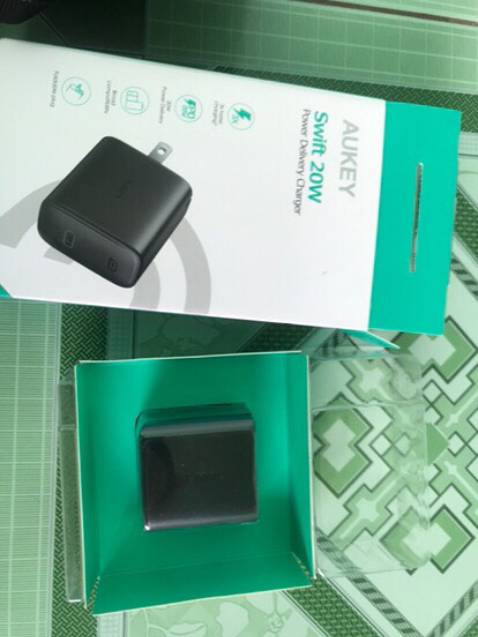 hàng chính hãng, nguyen seal, xài rất ổn, sạc nhanh cho iphone 12, 30p được 50%