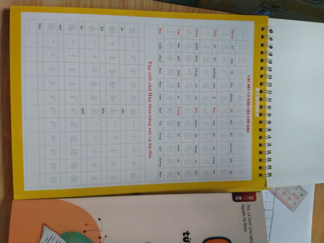 Tập mẫu chữ để viết khá dày và đẹp, cuốn giải nghĩa từ vựng trang giấy cũng khá tốt và dễ đọc, bộ ngòi viết nhiều, chắc mình sẽ viết được đến khi thuộc làu mọi chữ đây
Nhìn chung là mình thấy giá tiền và hàng nhận được rất ổn, đáng để mua
Nếu có gì đó mình mong muốn thêm về sản phẩm là bên dưới từ hán mà mình tập viết có thêm nghĩa tiếng việt của từ đó, vậy thì khi mình tập viết có thể nhớ nghĩa từ luôn!