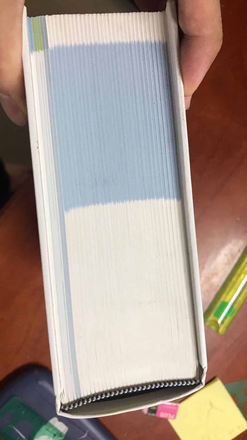 Từ điển cực kì dơ, móp méo ở góc như đã sử dụng rồi. Đóng gói k hề chắc chắn, k có túi khí, hộp ship tới thì đã gần như nát cả cái hộp k hề giống như Tiki mình từng biết với việc đóng gói cẩn thần và có cả túi khí để tránh va đập khi vận chuyển.