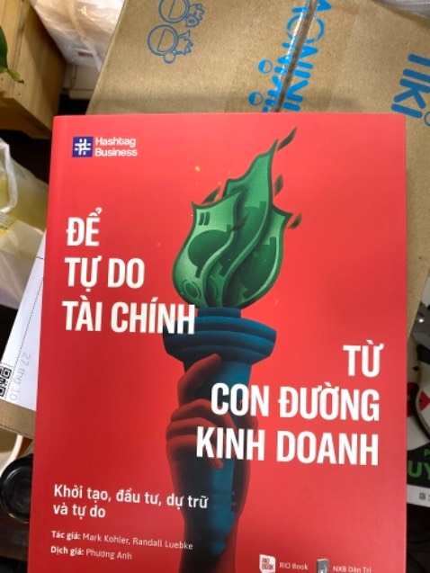Một cuốn sách hay về tài chính cá nhân (rất phù hợp với ai đang kinh doanh)

có nhiều kiến thức về cả quản lý TC cá nhân và quản lý TC doanh nghiệp (để đạt được cái đích cuối là tự do tài chính). 

Tất nhiên còn lâu mình mới chạm đến cột mốc đó nhưng cuốn này đã giúp mình thay đổi mindset: thay vì kinh doanh và tiết kiệm, mình có thể gia tăng tài sản bằng rất nhiều cách khác và bảo toàn tài sản của mình trước các rủi ro trong tương lai