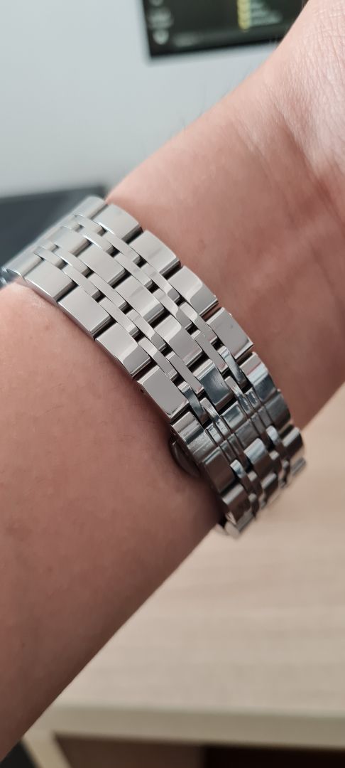 dây đẹp, ship nhanh, chất lượng vừa tầm tiền. có tặng công cụ tháo mắt.