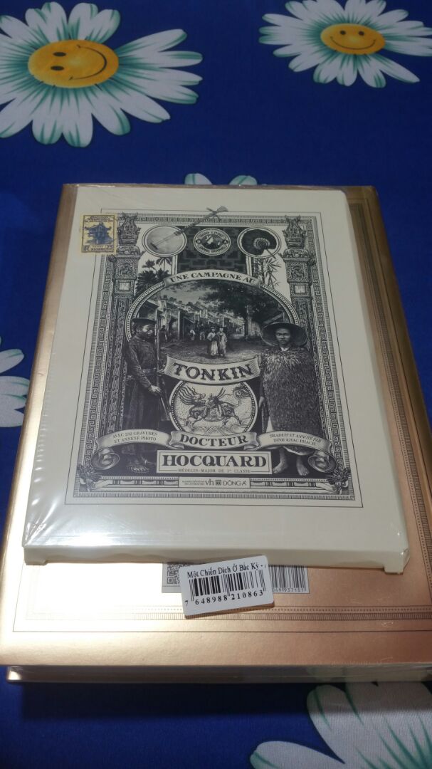 Nguyên seal, nguyên vẹn khi đến tay. Giàn trang cho tác phẩm đẹp suất sắc, nhìn rất art và rất cổ điển, dù chưa cần đọc nhưng phải khui seal để vote cho sản phẩm nè. Cho Đông A và Tiki 100 điểm nha 📚💕👌 Khi nào đọc xong mình sẽ quay lại bình luận thêm về nội dung.