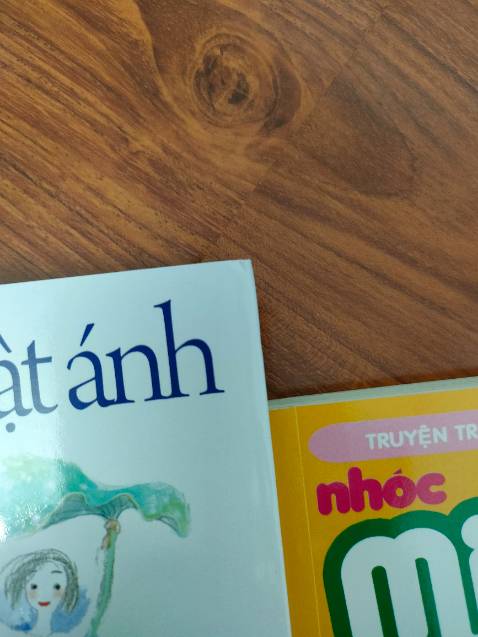 Truyện đẹp, bìa xinh lung linh, bản mới có kèm bookmark nữa. Sách giao hơi móp nhẹ khũ đầu nhưng nhìn chung là siêu đẹp và oke nha mn. Truyện đẹp, bìa xinh lung linh, bản mới có kèm bookmark nữa. Sách giao hơi móp nhẹ khũ đầu nhưng nhìn chung là siêu đẹp và oke nha mn.