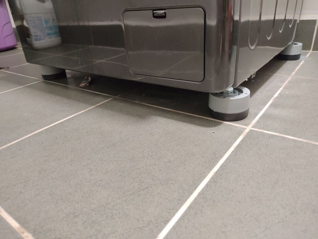 Máy chạy xong vẫn bị di chuyển.