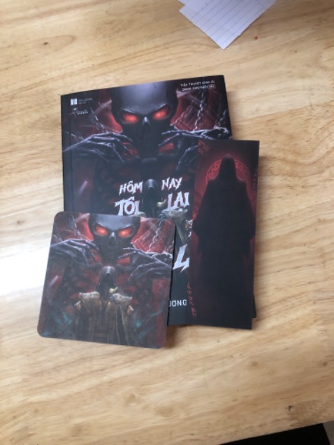 Giao hàng nhanh , mới đặt hôm trc hôm sau hàng đã giao r =))) , sách hơn có vấn đề vì mấy trang dính lại vs nhau . Tuy ko ảnh hưởng đến việc đọc như về hình thức thì hơn khó chịu một xíu 🥲