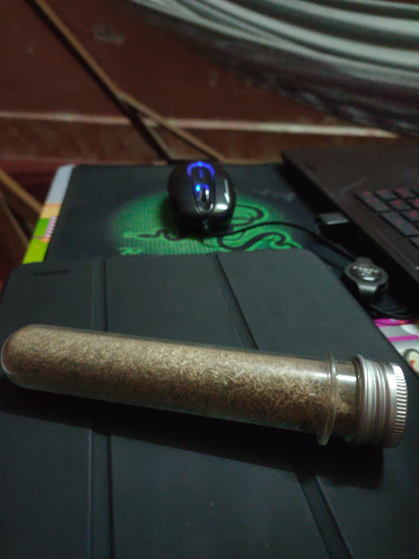 Sản phẩm không có bao bì hay dán nhãn, mèo nhà ngửi cũng không phản ứng gì. Sản phẩm không có bao bì hay dán nhãn, mèo nhà ngửi cũng không phản ứng gì.