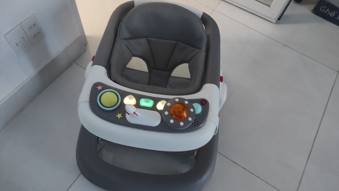 Mới vừa khui hàng xe có nhạc nữa khá vui tai Mới vừa khui hàng xe có nhạc nữa khá vui tai