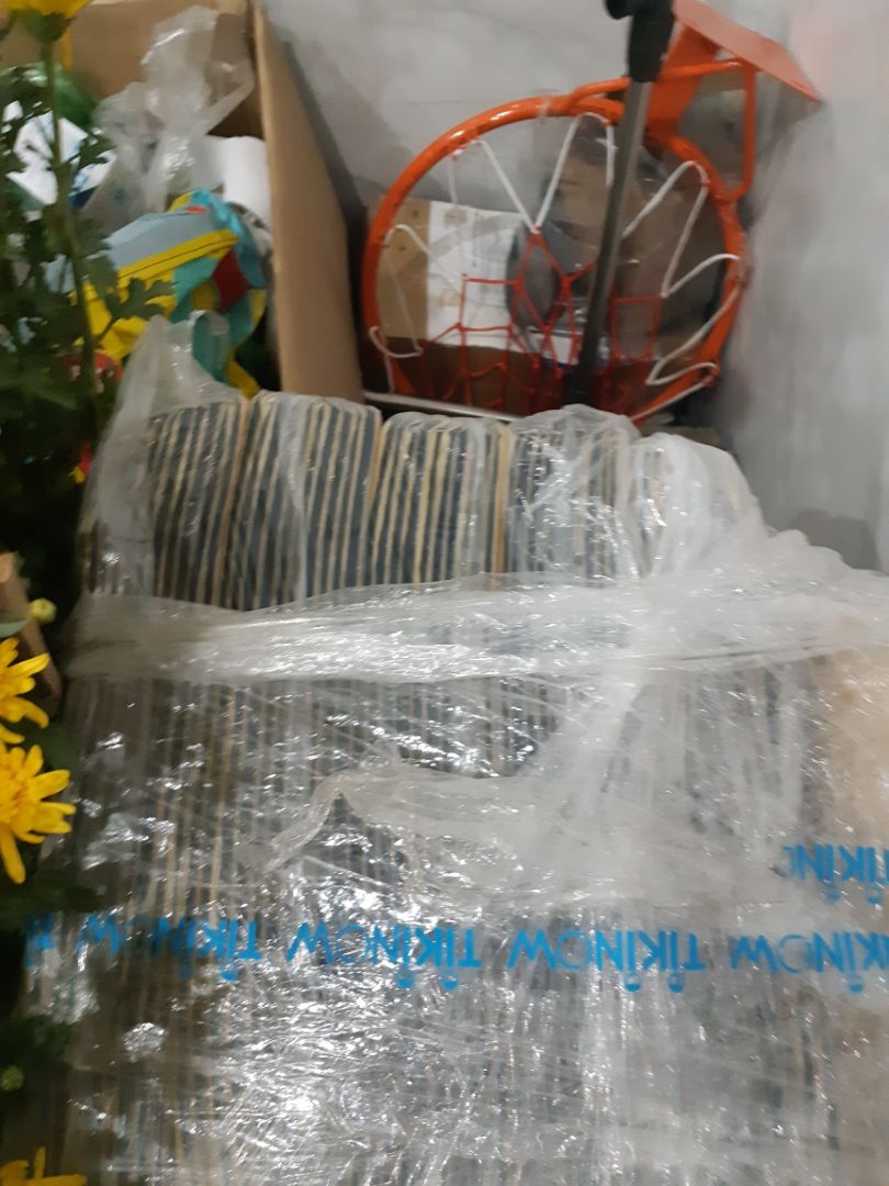 đặt 30 trắng 30 đen giao 60 đen ng thân nhận dùm khg biết kiểm hàng .làm ăn kì vậy khg xem đơn hàng giao đại hảmua trang trí tết giờ bỏ 1 đống màu đen khg biết dán sao luôn