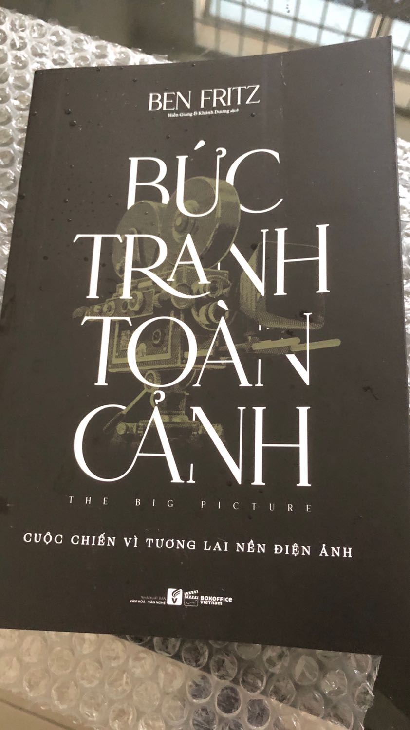 Sản phẩm có nhiều lỗi sai chính tả. Trang giấy có vài chỗ bị dơ