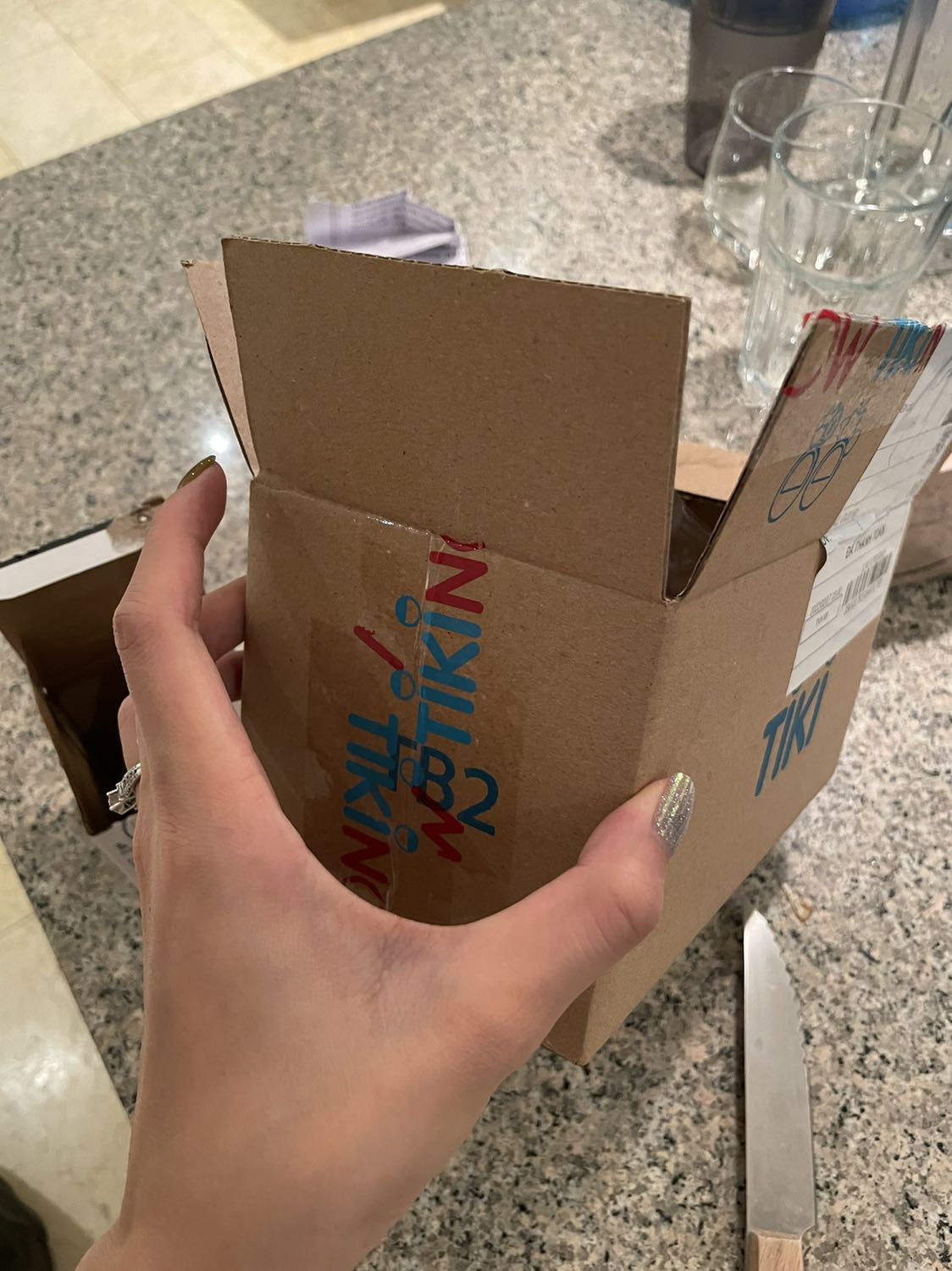 Tiki giao hàng siêu nhanh, hàng được đóng gói cẩn thận. Sản phẩm đẹp. Thanks