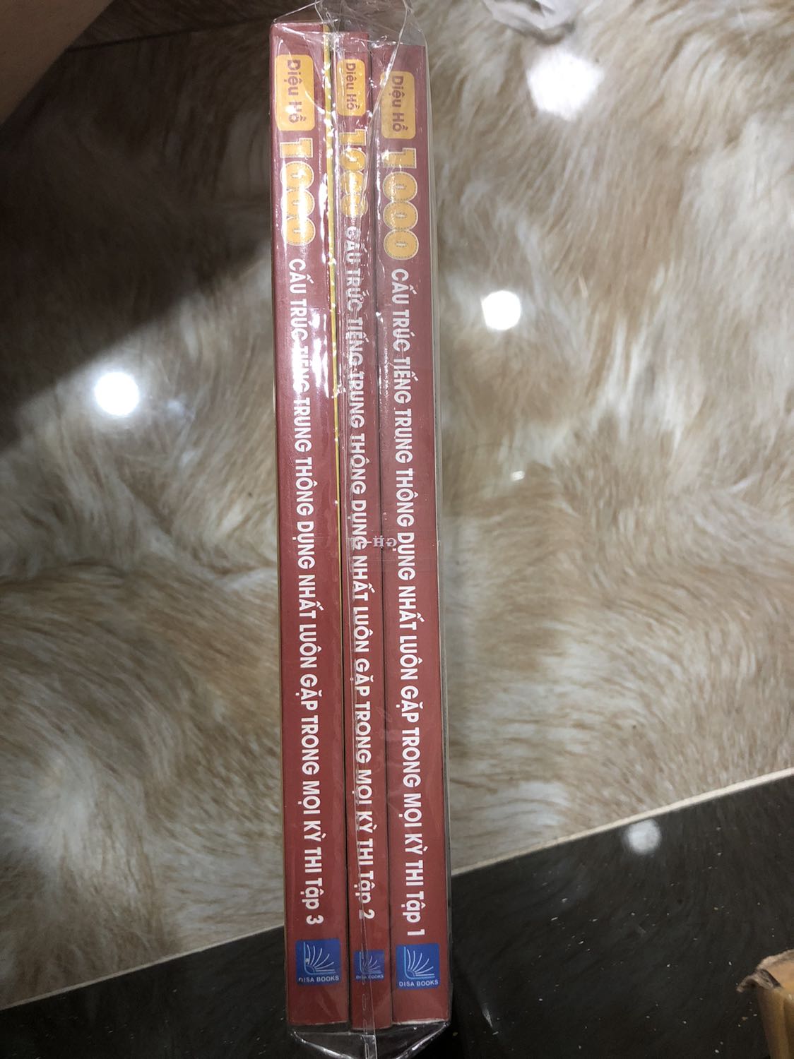 Giao hàng nhanh, đúng và đủ
Đóng gói cẩn thận, có bọc kính và chống sốc bảo vệ sách nên chắc chắn sẽ làm hài lòng những bạn yêu sách dù là khó tính nhất
Sách đẹp, nội dung hay
Có lời nhắn của shop gửi thêm tài liệu qua *** nên bạn nào cần thêm tài liệu ôn luyện thì mình đề xuất shop vì quá ư là dễ thương và hiểu tâm lý các bạn học luôn!
Dịch vụ và sản phẩm tốt
Dù là thanh toán trước nhưng shop làm việc rất cẩn thận nên mình vô cùng yên tâm
Sẽ ủng hộ tiếp! Mong sẽ nhận được thông báo khi shop có bán thêm sách mới!
