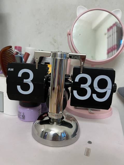 Mình mua cả 2 bản cao cấp và tiêu chuẩn xem như thế nào và bất ngờ bởi cả 2 đều đẹp. Bản cao cấp có phần nhỉnh hơn vì làm từ thép khong rĩ rất lung linh Shop giao hàng rất nhanh và đóng gói kĩ