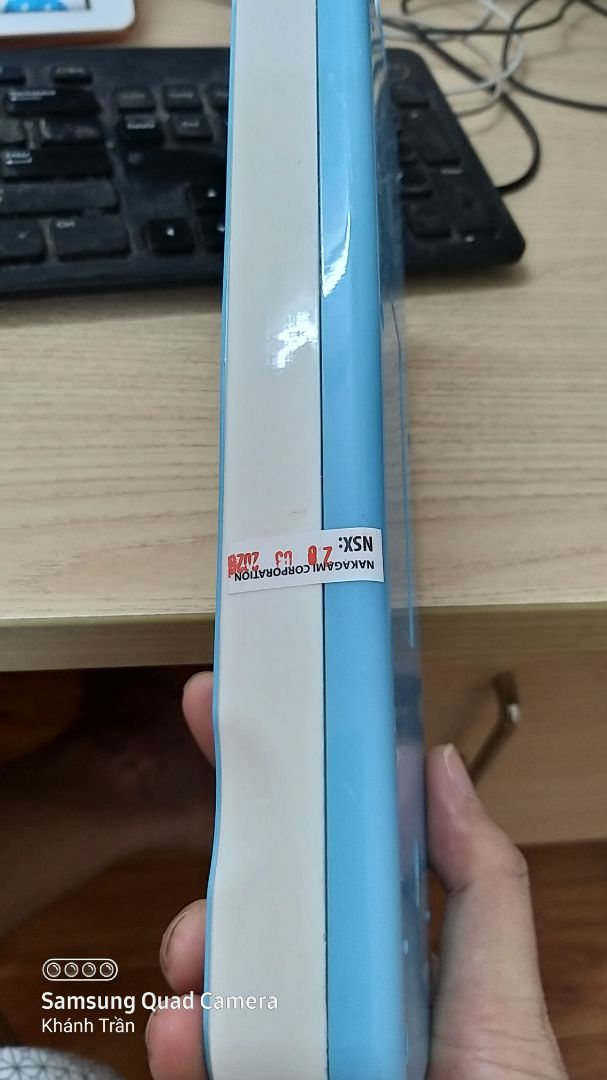 Đã nhận hàng, tuy nhiên đóng gói ẩu . sản phẩm thì bé mà bỏ vào cái thùng to . khi lột ra cả phần plastic rơi ra .. sản phẩm trầy trụa mặt sau chứng tỏ hàng qua *** chũa hoặc bảo hành mặc dù có dán tem 
.. chưa bao giờ thất vọng như lần này